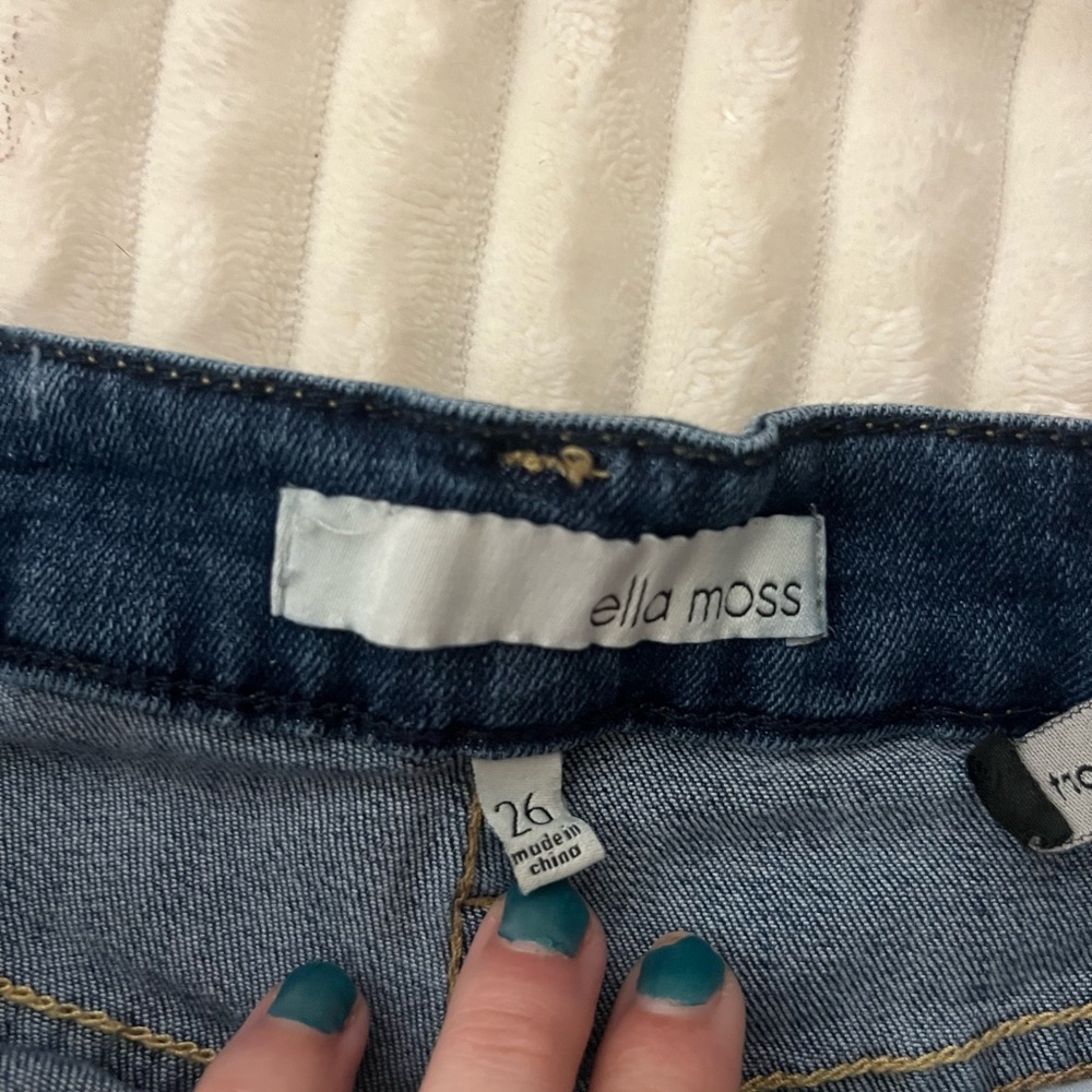 Ella Moss Shorts one denim, one white size 27 and 26 cuffed midi short high rise - Picture 4 of 6